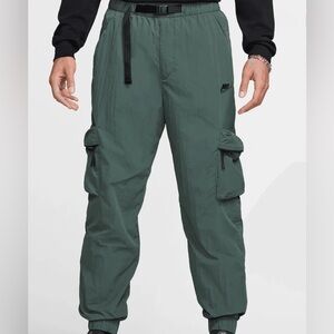 Nike Mens cargo windbreaker joggers size medium